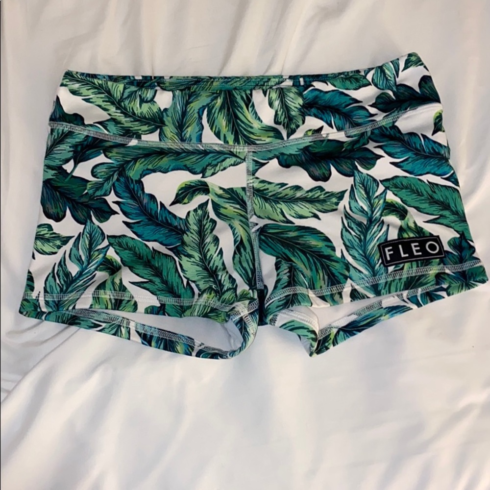 Fleo shorts size medium.